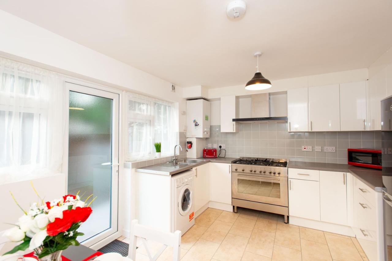 Stunning Four Bedroom House Close To Excel, O2 & Central London With Free Parking Dış mekan fotoğraf