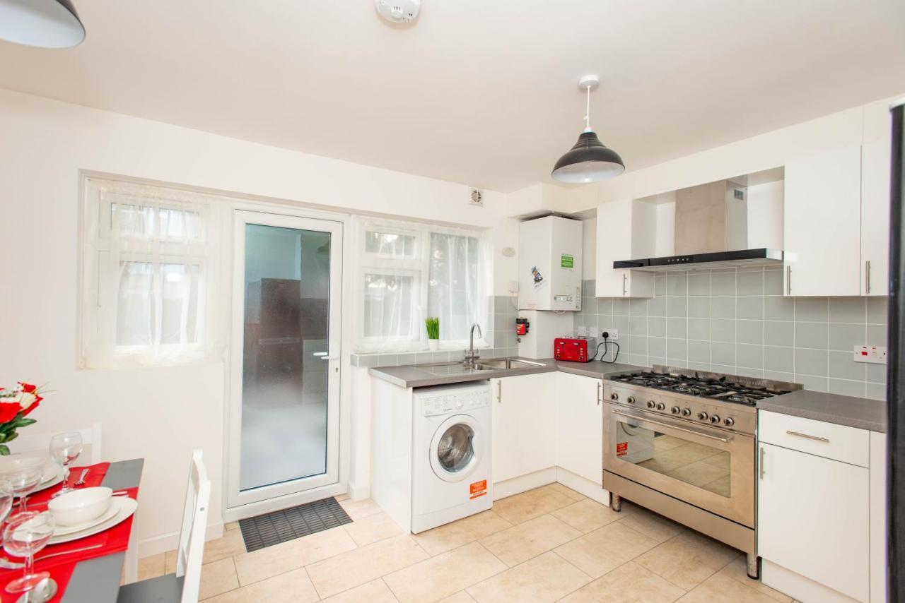 Stunning Four Bedroom House Close To Excel, O2 & Central London With Free Parking Dış mekan fotoğraf