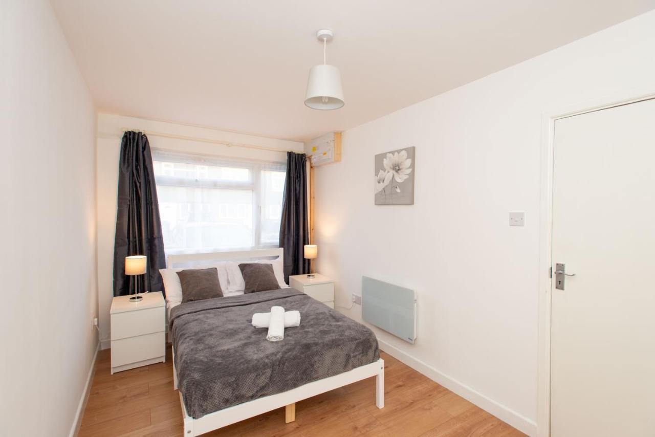 Stunning Four Bedroom House Close To Excel, O2 & Central London With Free Parking Dış mekan fotoğraf